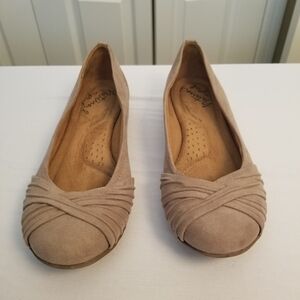 NATURAL SOUL ALL THRU COMFORT SLIDE ON BALLET FLATS SIZE 6M TAN